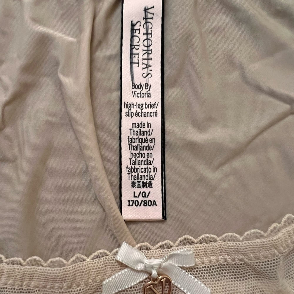 Victoria’s Secret Elegant Lace Women's Panties in Cream - Picture 3 of 3